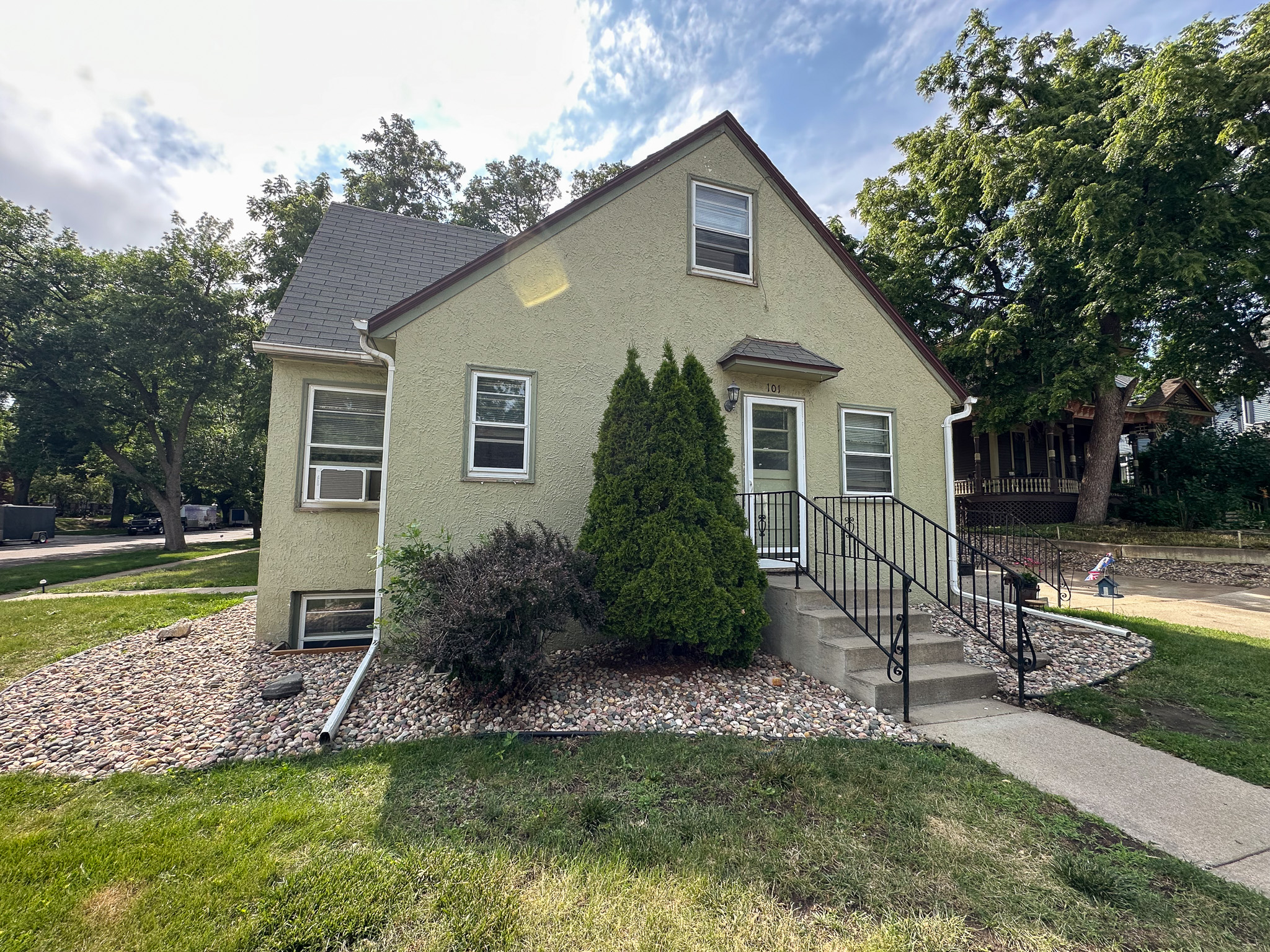 101 S Duluth Ave